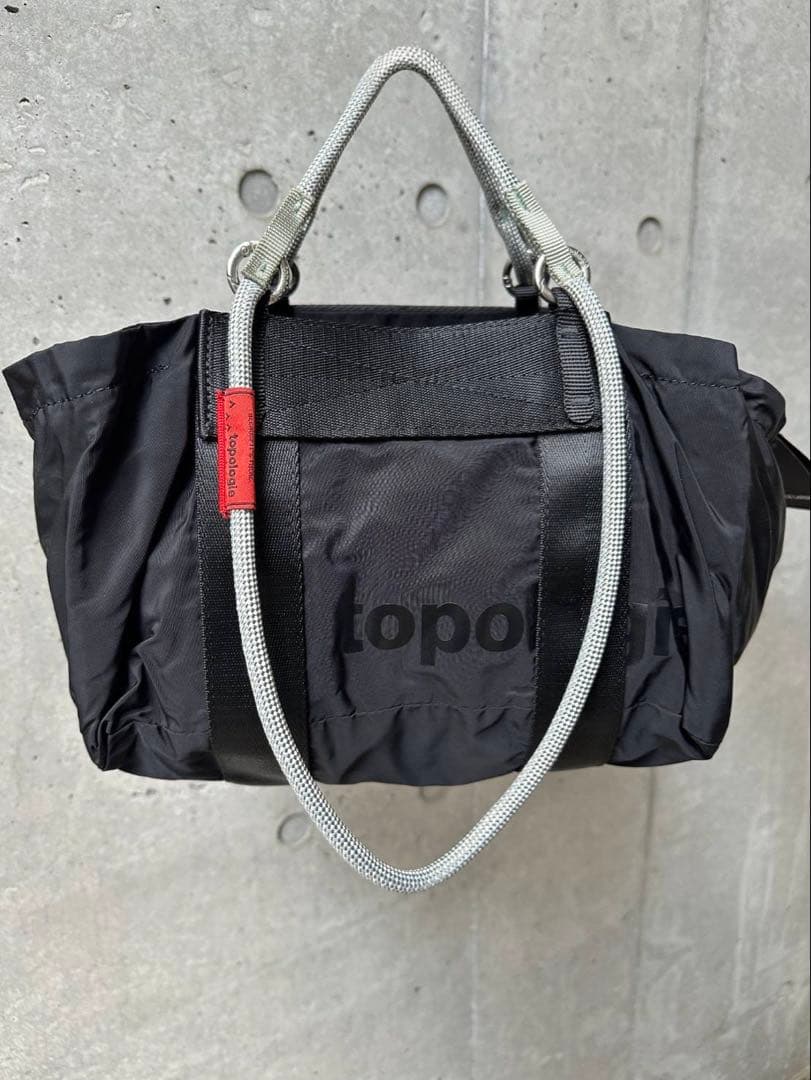 topologie Summit Duffle Small 黒　ストラップ付き