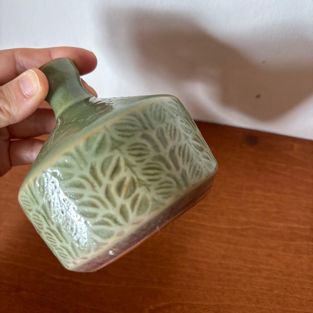 【新春！お値下げ！】岳中爽果　緑色 陶器 一輪挿し 葉模様