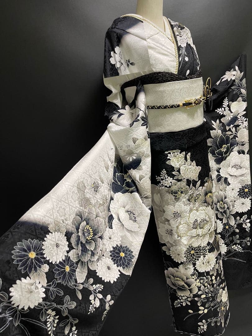 クール系モノトーンコーデ 振袖＋帯揚げ＋帯締め【白金彩刺繍振袖◆吉祥花】