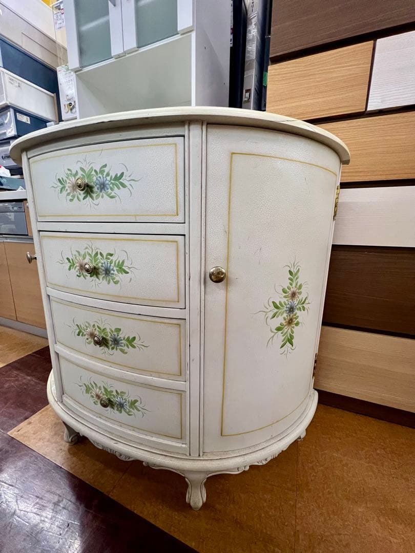 【地域限定無料配送】可愛い花柄装飾の白いキャビネット