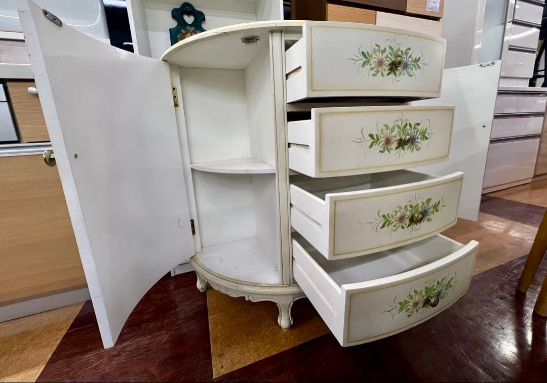 【地域限定無料配送】可愛い花柄装飾の白いキャビネット