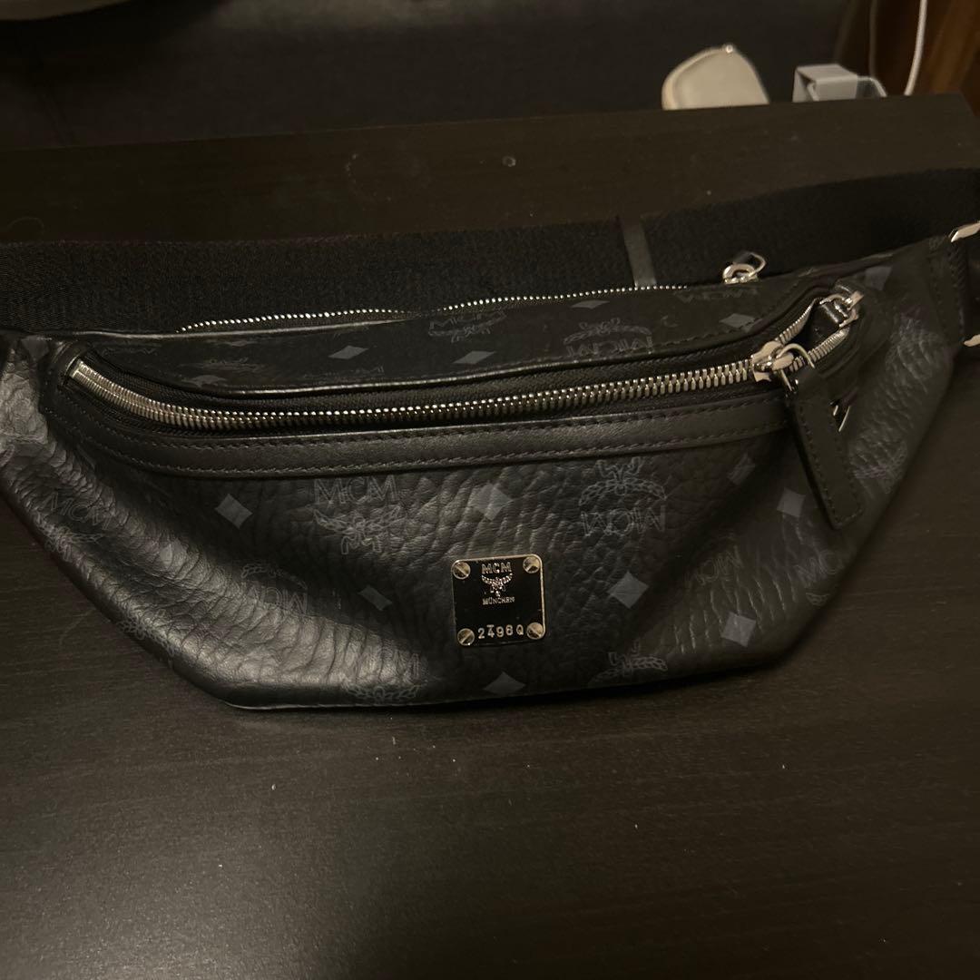 MCM ブラック ボディバッグ