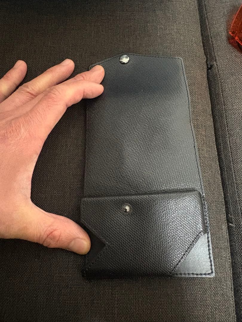 abrAsus AirTagも入る小さい財布