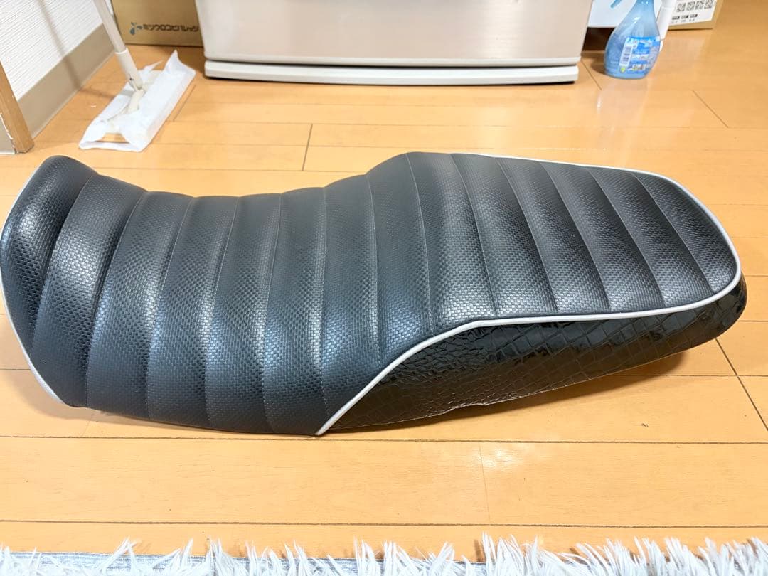 cb400sf nc42 純正張替え　カスタムシート　タックロールシート