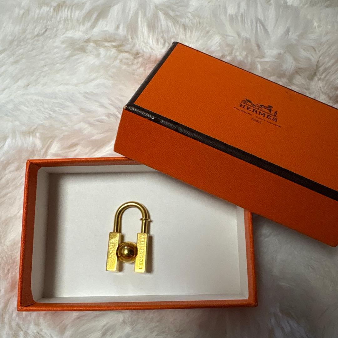 HERMES ゴールドメタルロック 2001年製 カデナ