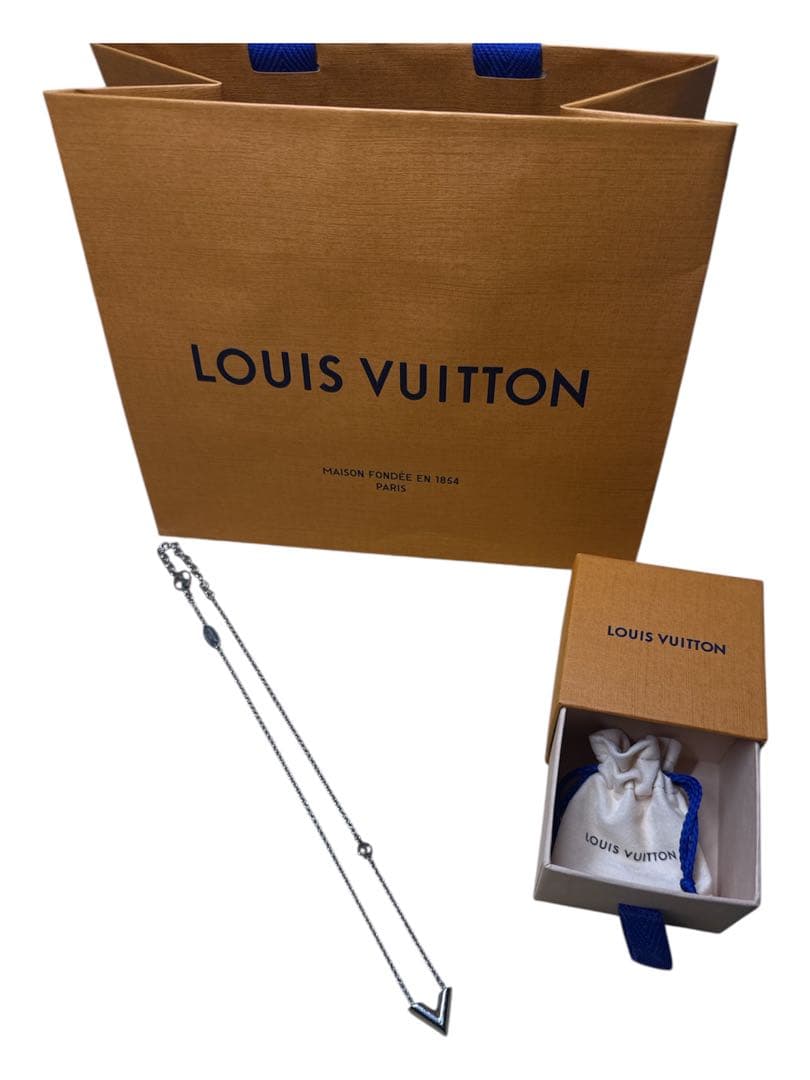 Louis Vuitton エセンシャル V ネックレス