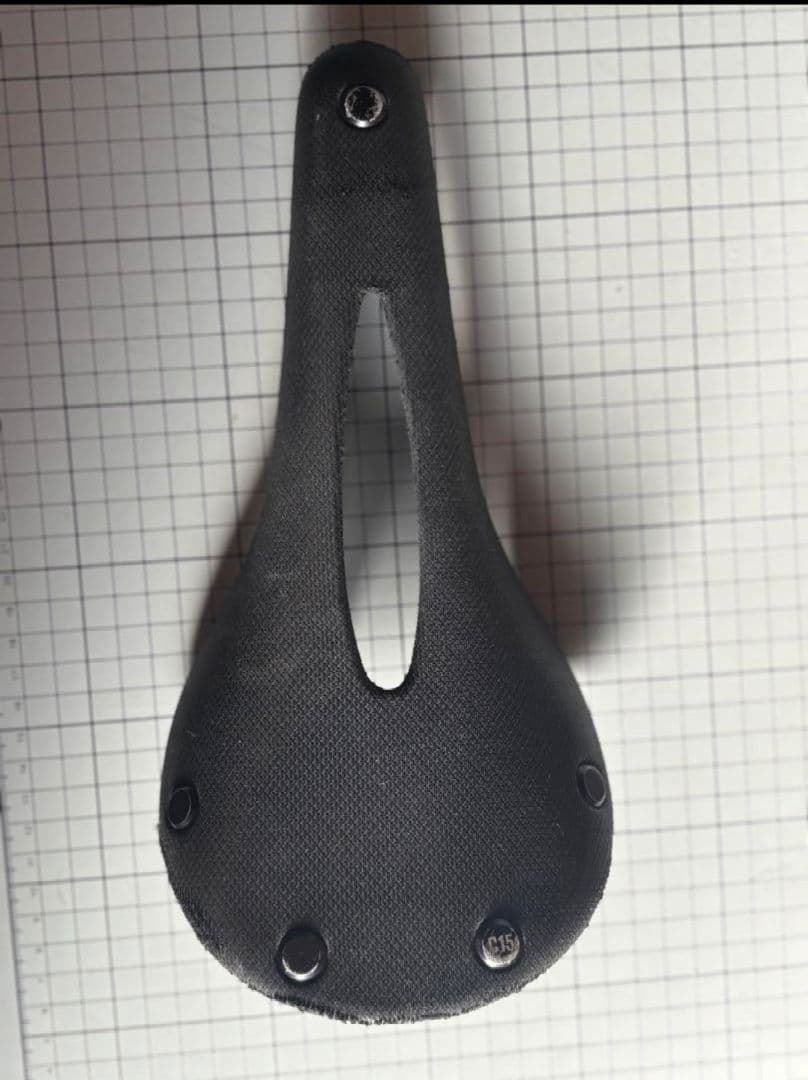 ブルックス カンビウム C15 穴あき