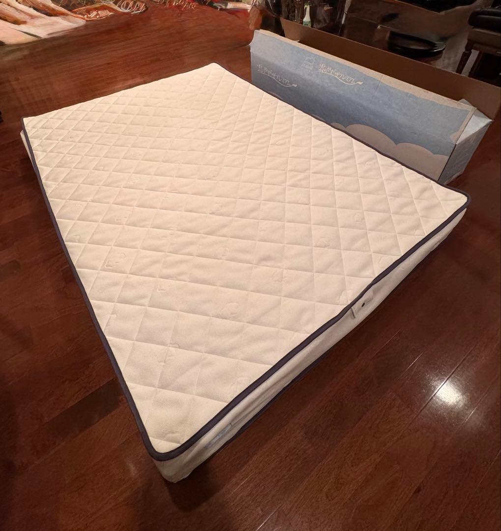 美品　2025年雲のやすらぎプレミアムマットレスモデル3RサイズＤ　厚み23