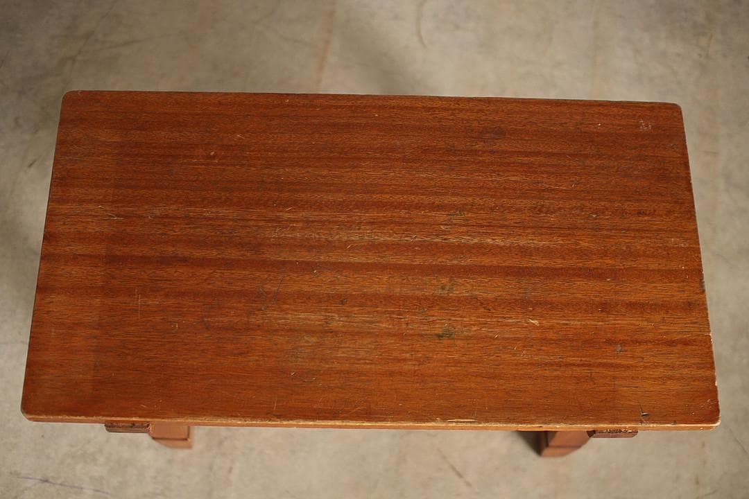 小ぶりな木製の机　引き出し　ローテーブル　サイドテーブル　作業台　文机　古家具