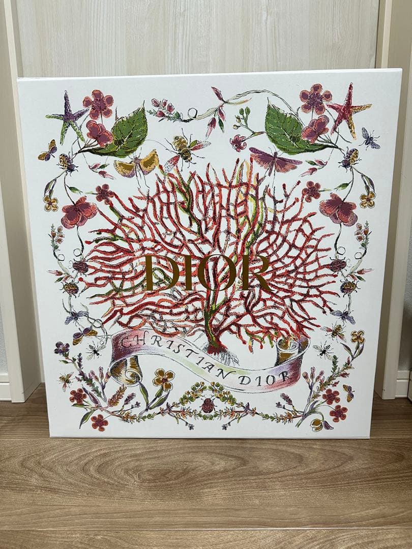 Dior 2024クリスマス限定ギフトボックス　紙袋　￼￼星のチャーム付き