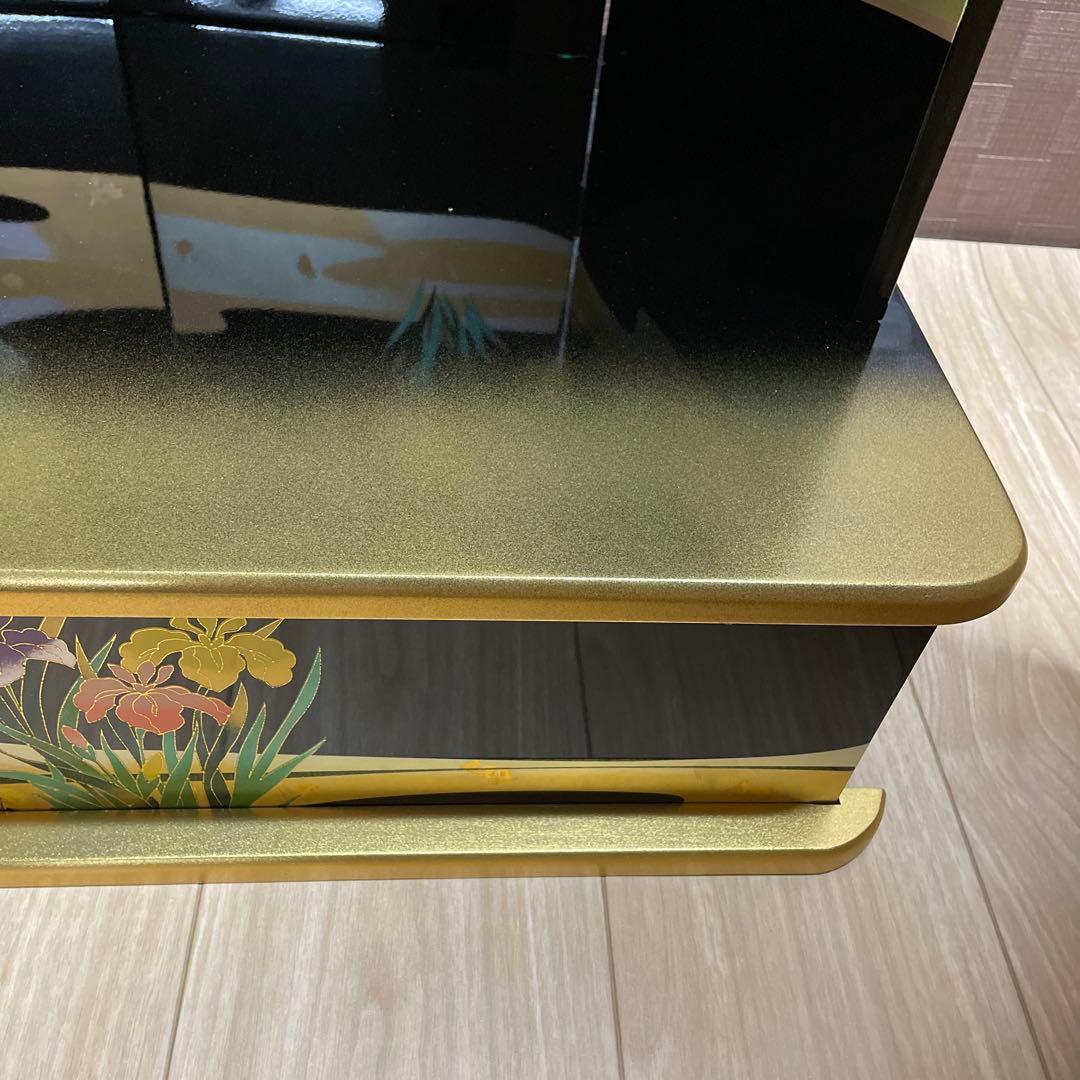 五月人形　端午の節句　飾り台と屏風　菖蒲柄