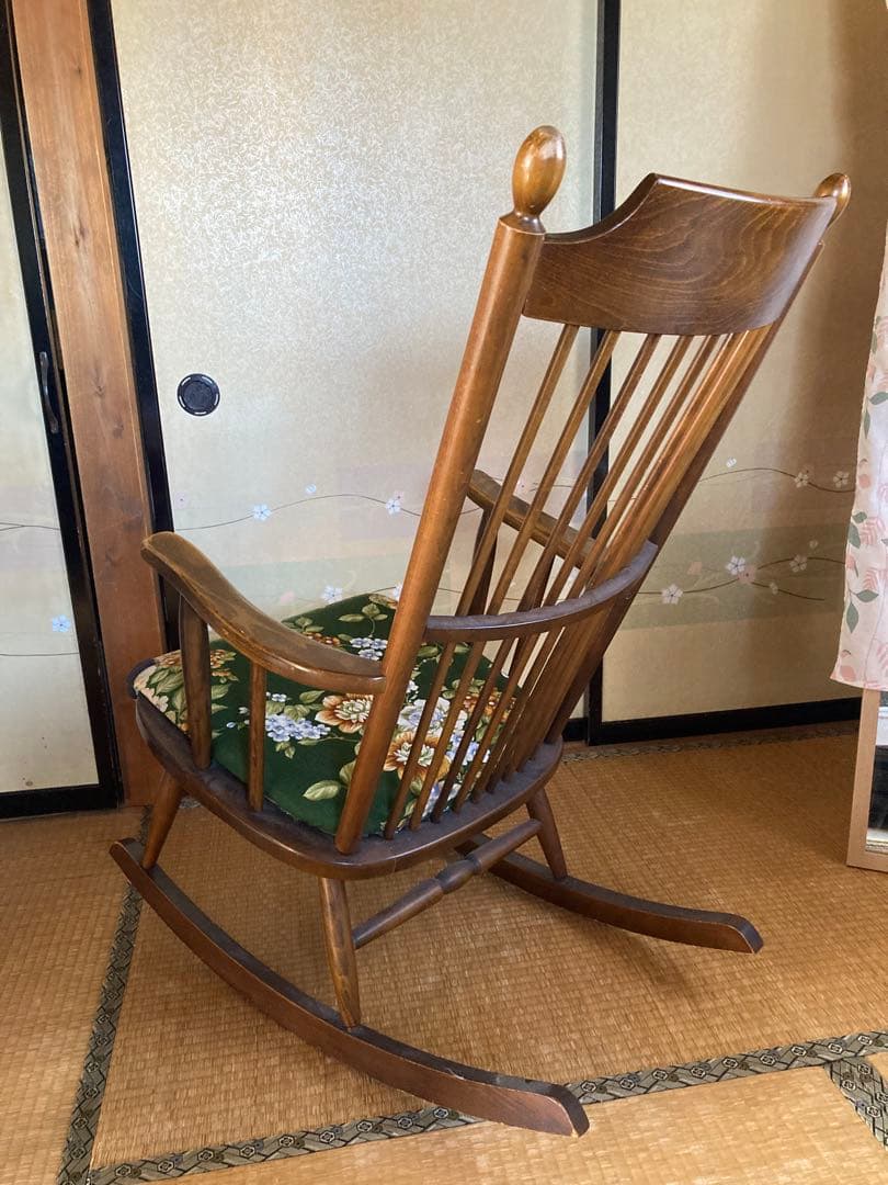 木製ロッキングチェア 花柄クッション付き