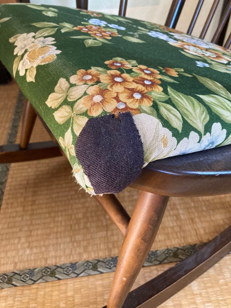 木製ロッキングチェア 花柄クッション付き