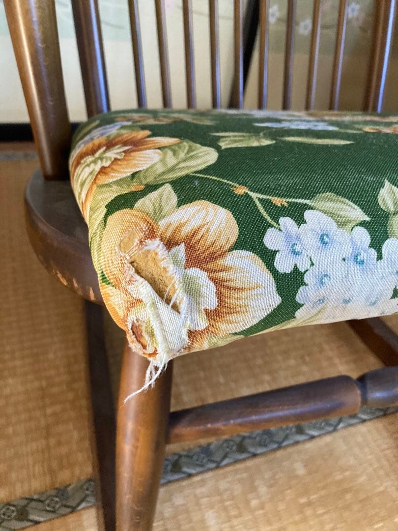 木製ロッキングチェア 花柄クッション付き