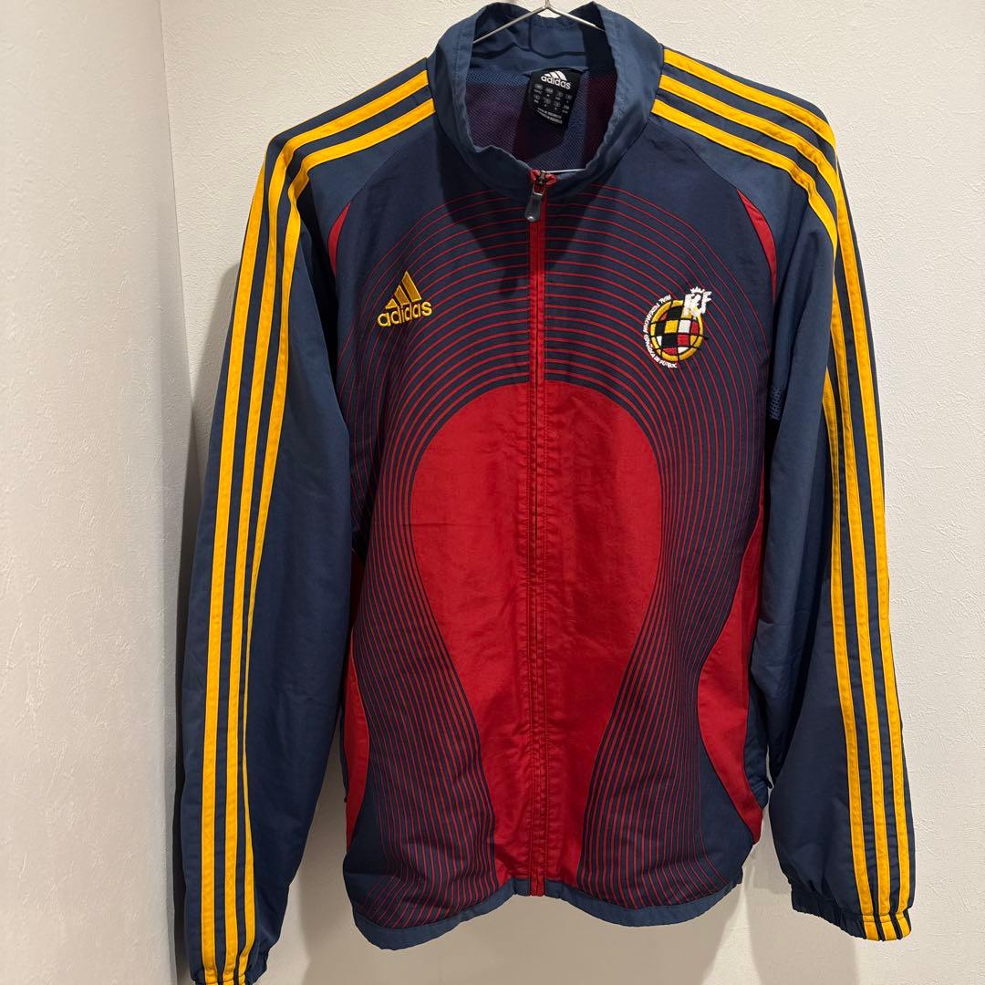 サッカー　スペイン代表　ジャージ　セットアップ