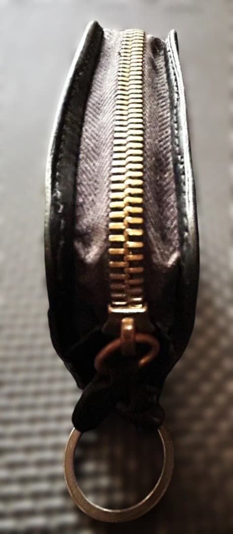 IL BISONTE 黒 レザー ケース