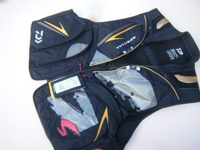 即決！◆新品！ダイワ スペシャル バリアテックR ショートベスト DV-1023