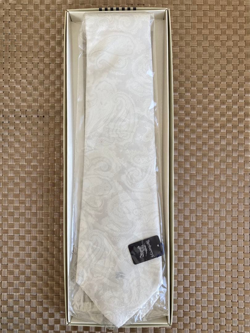 Burberryバーバリー ネクタイ ホワイト 箱入りタグ付き