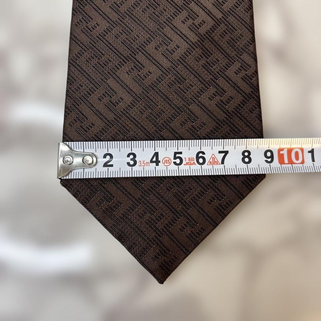 【極美品✨】FENDI ネクタイ　ブラウン　ズッカ　FF 茶　刺繍