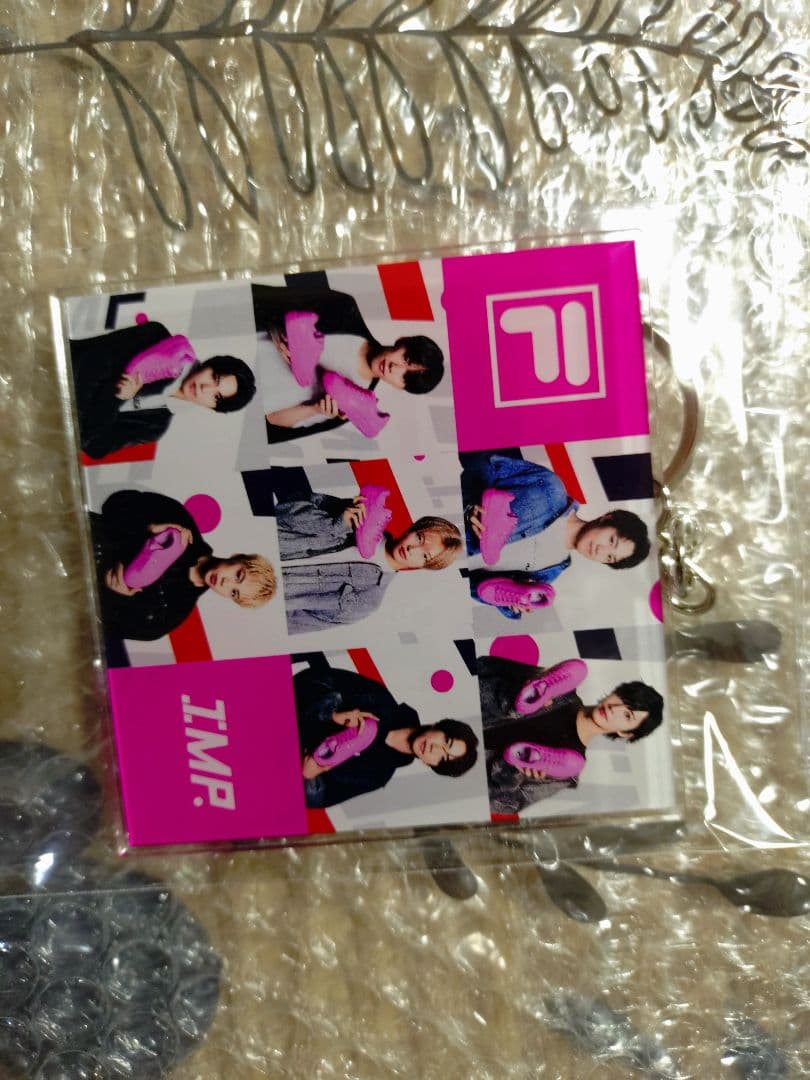 IMP.とFILAコラボのスニーカー