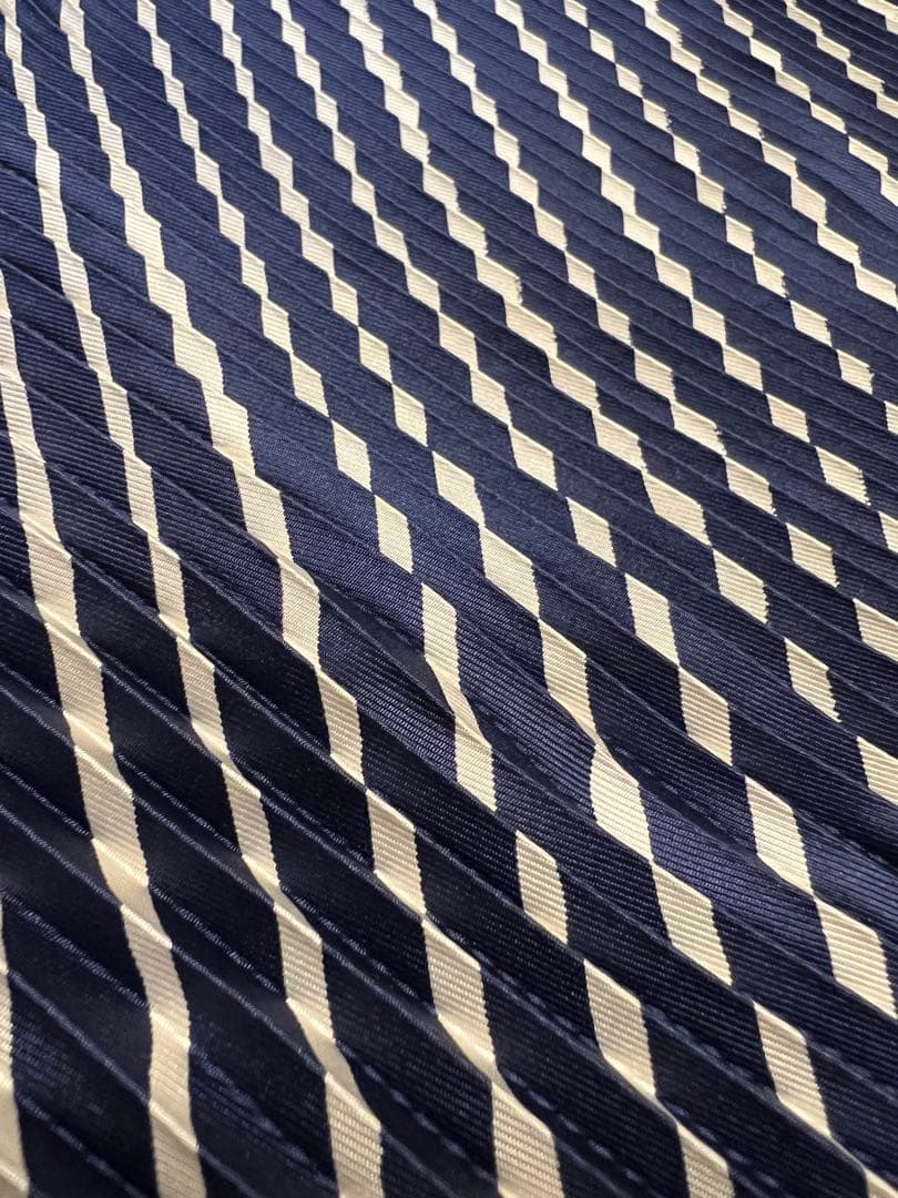 極美品 HERMES エルメス プリーツカレ90 シルク ネイビー紺色