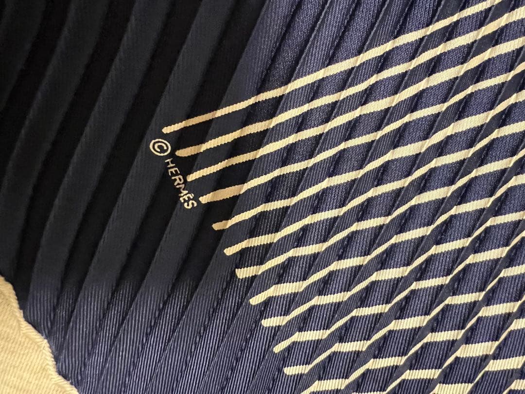 極美品 HERMES エルメス プリーツカレ90 シルク ネイビー紺色