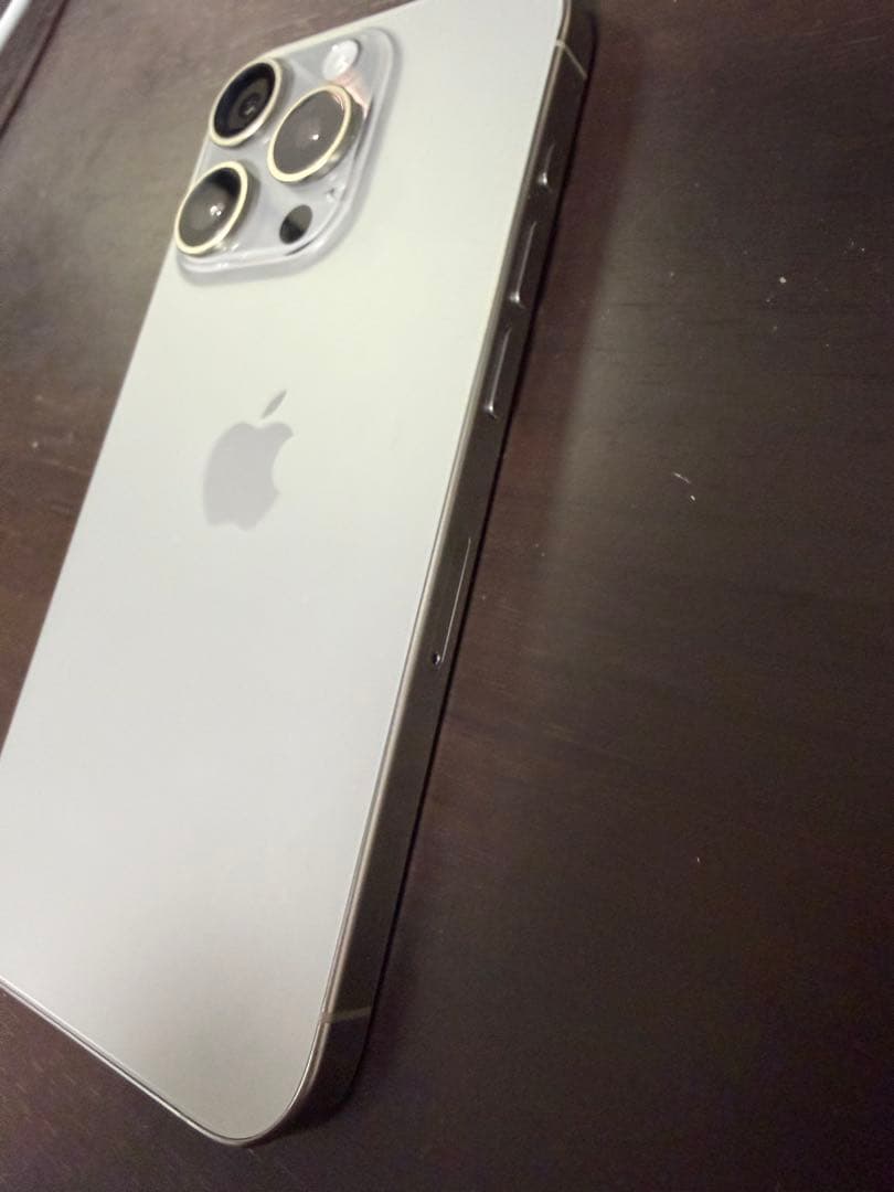 【美品】Apple iPhone 15 Pro 256GBナチュラルチタニウム