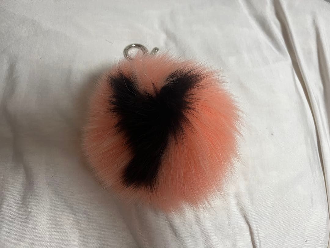 FENDI ファー キーホルダー Y ピンク・黒 約15cm