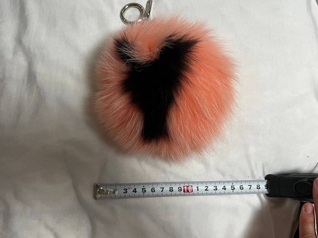 FENDI ファー キーホルダー Y ピンク・黒 約15cm