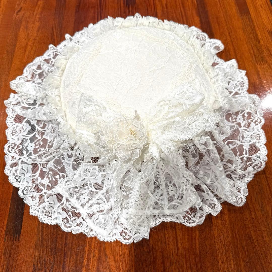 【新品未使用】さえら　ヒスクローネ　円型レースクッション　ホワイト　リボン