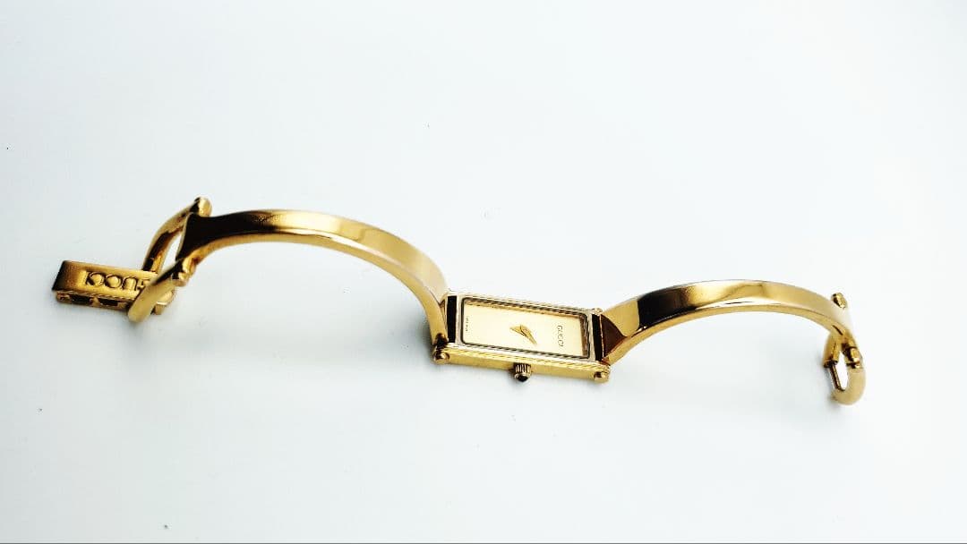 良品。GUCCI グッチ1500ゴールド