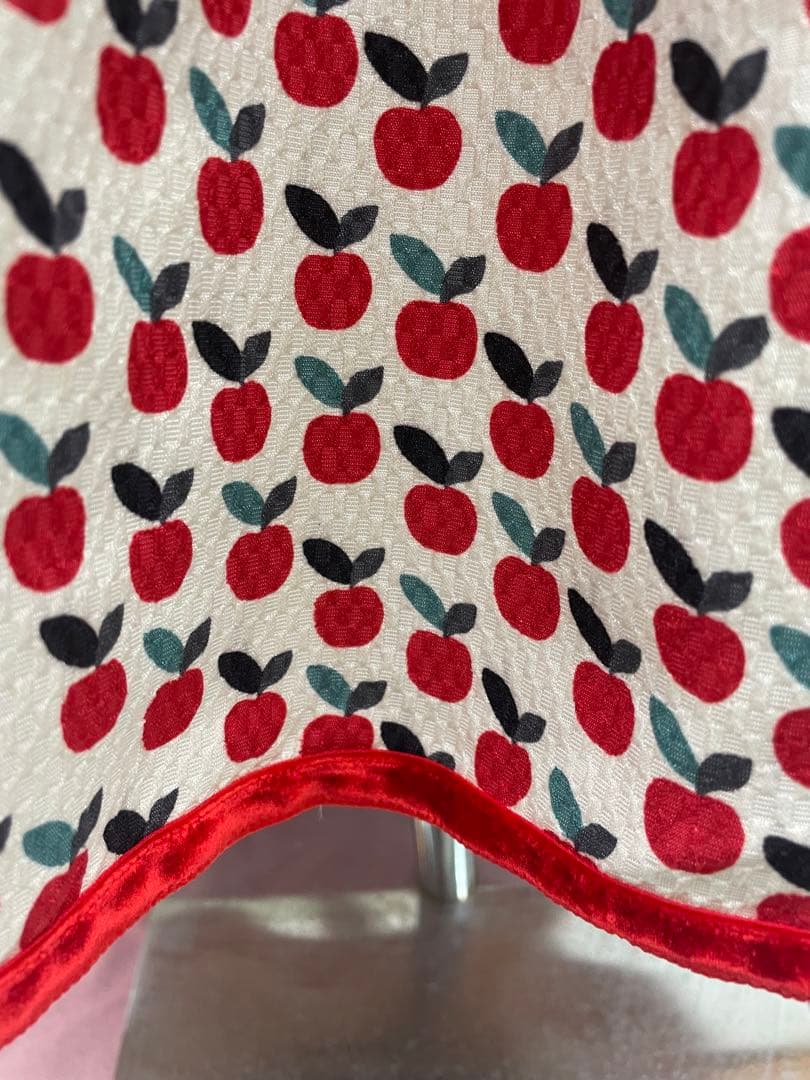 ❣️初秋限定セール❣️新品未使用❣️エムズグレイシースカート40 可愛いりんご柄❣️