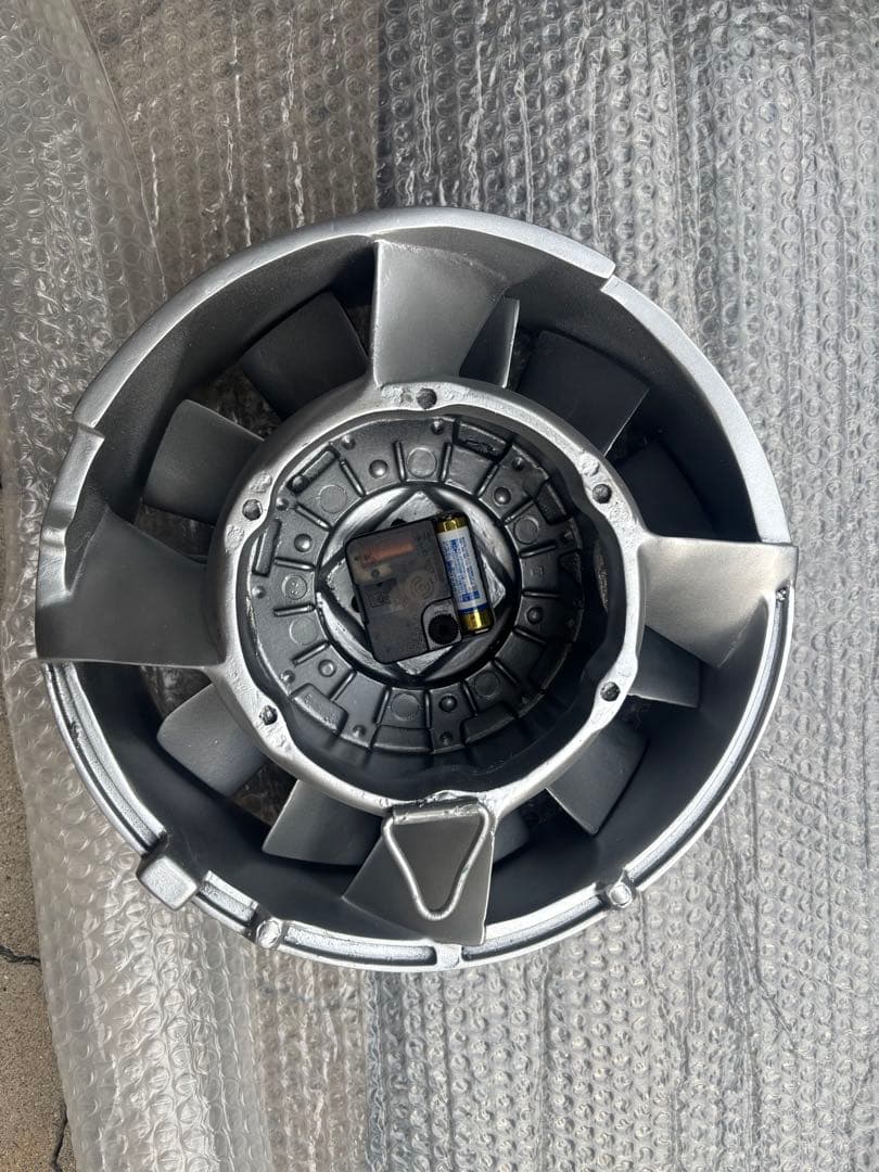 値下げしましたポルシェ 911 オルタネーター ハウジング部品を掛け時計　仕立