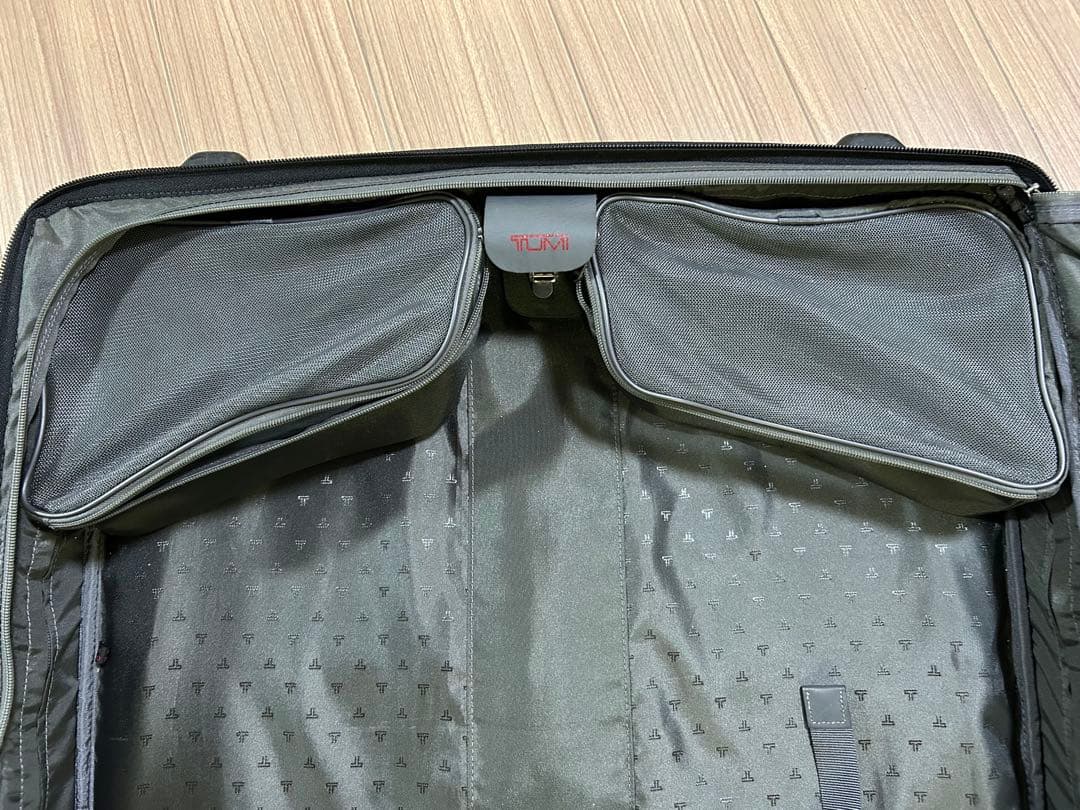 TUMIガーメントキャリー ブラック