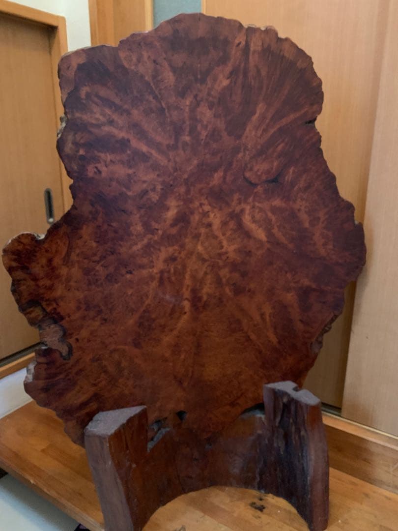 屋久杉の彫刻オブジェ