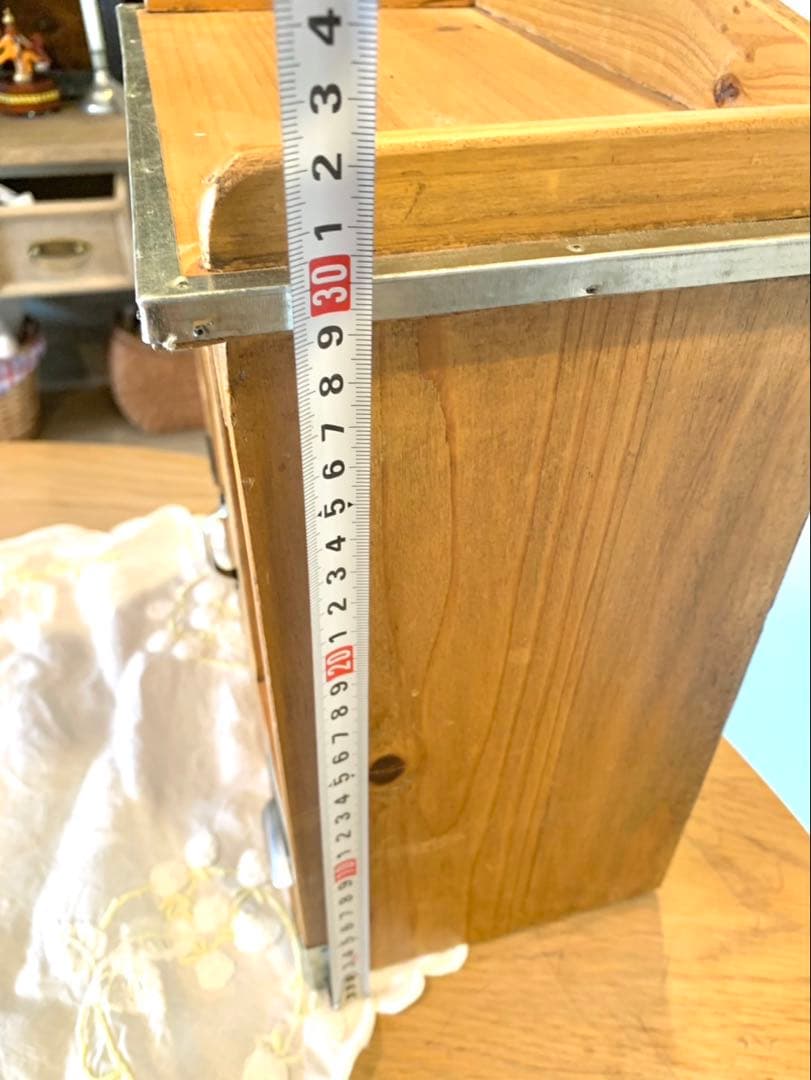 アンティーク風　木製ガラス扉キャビネット