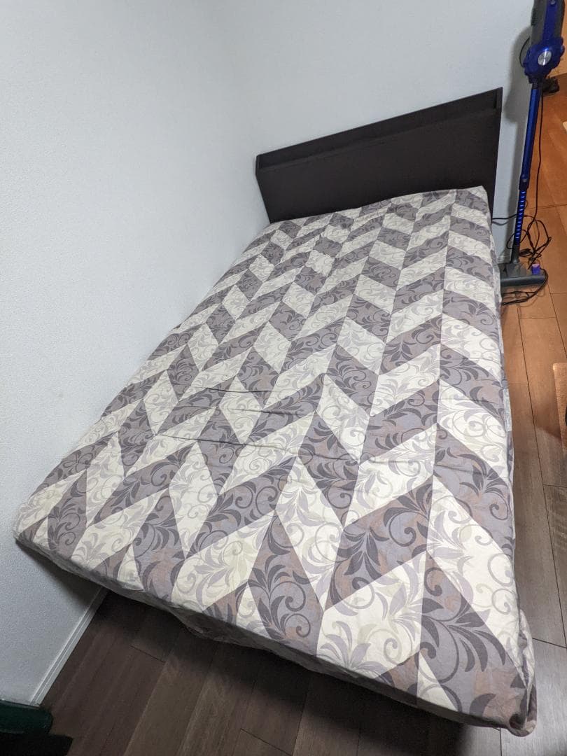 ベッドフレーム: NITORI マットレス: IKEA