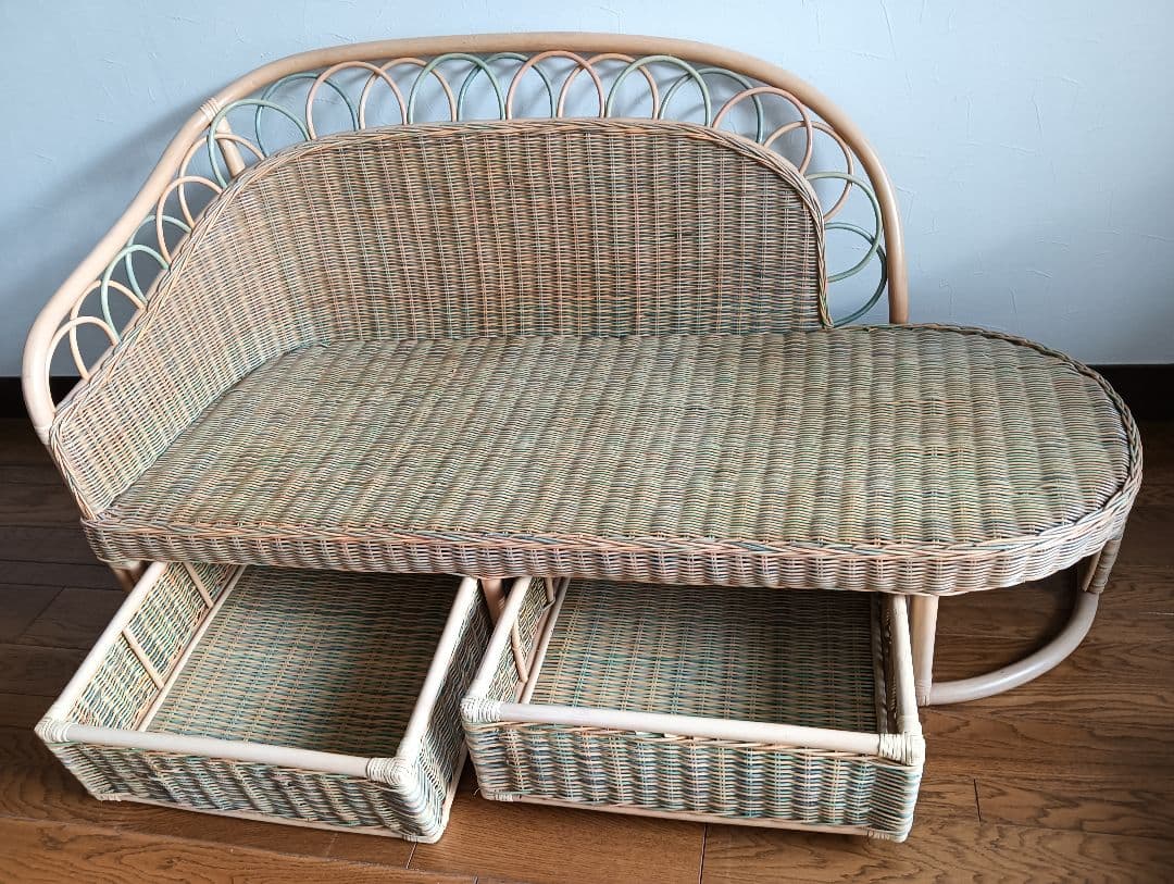 引取りお値下げ　希少　おしゃれパステルカラー　ラタン製　カウチソファ　引出し収納
