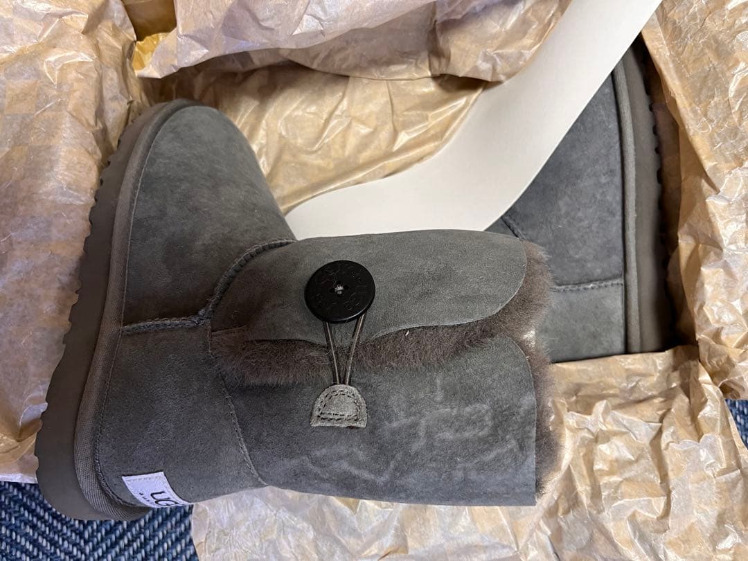 アグ　UGG ブーツ　23センチ　新品箱有り
