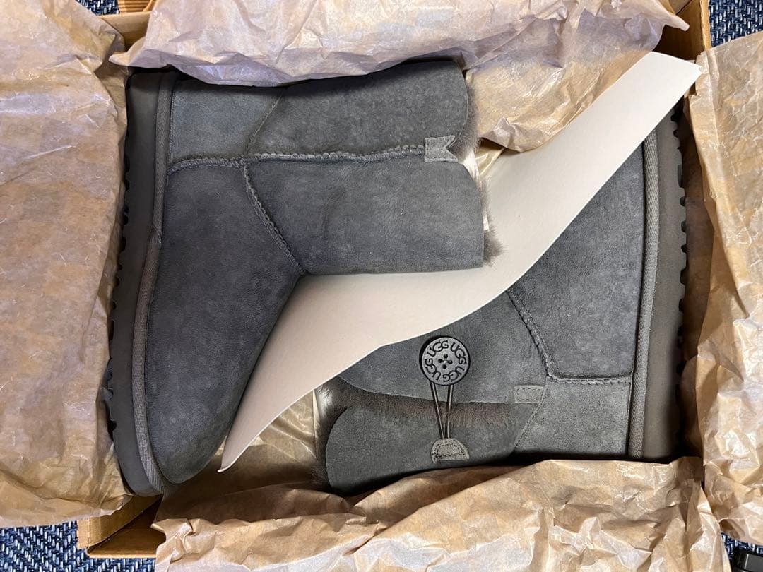 アグ　UGG ブーツ　23センチ　新品箱有り