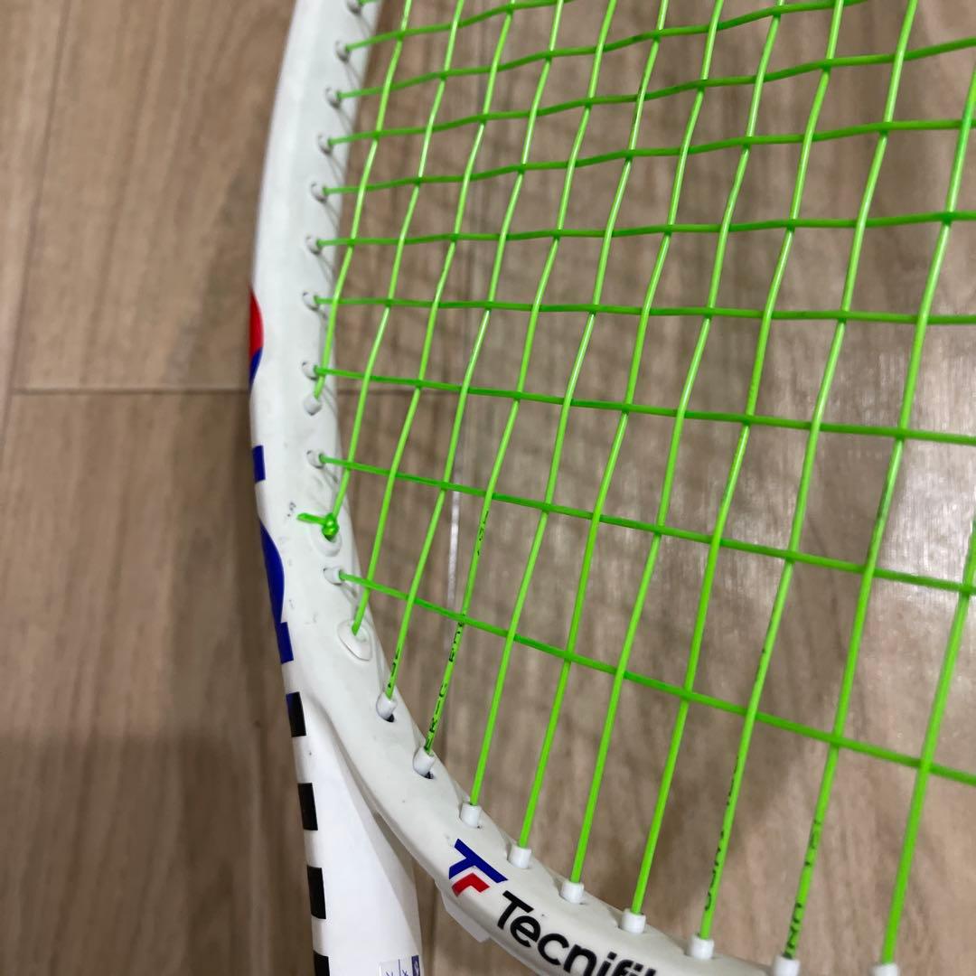 テクニファイバー T-FIGHT 300 グリップ3