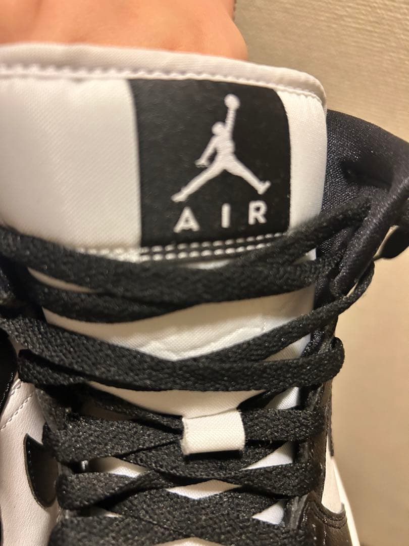 Air Jordan 1 MIDブラック/ホワイト ハイカットスニーカー