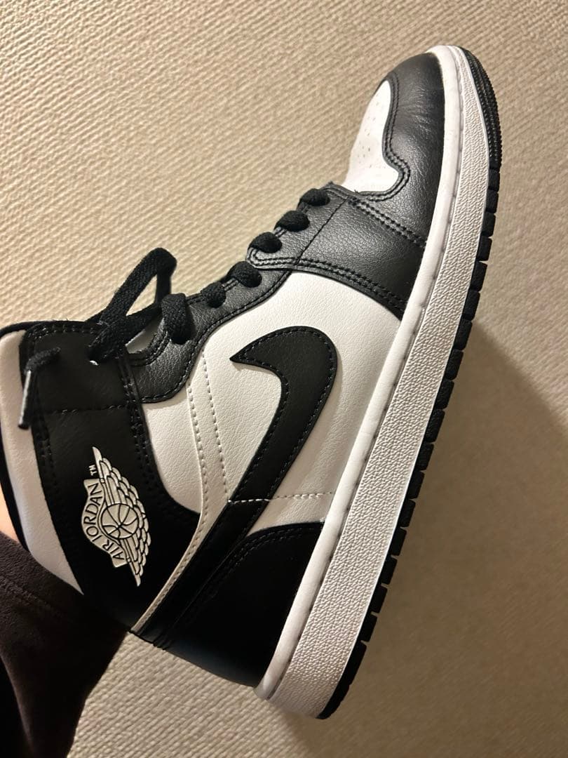 Air Jordan 1 MIDブラック/ホワイト ハイカットスニーカー
