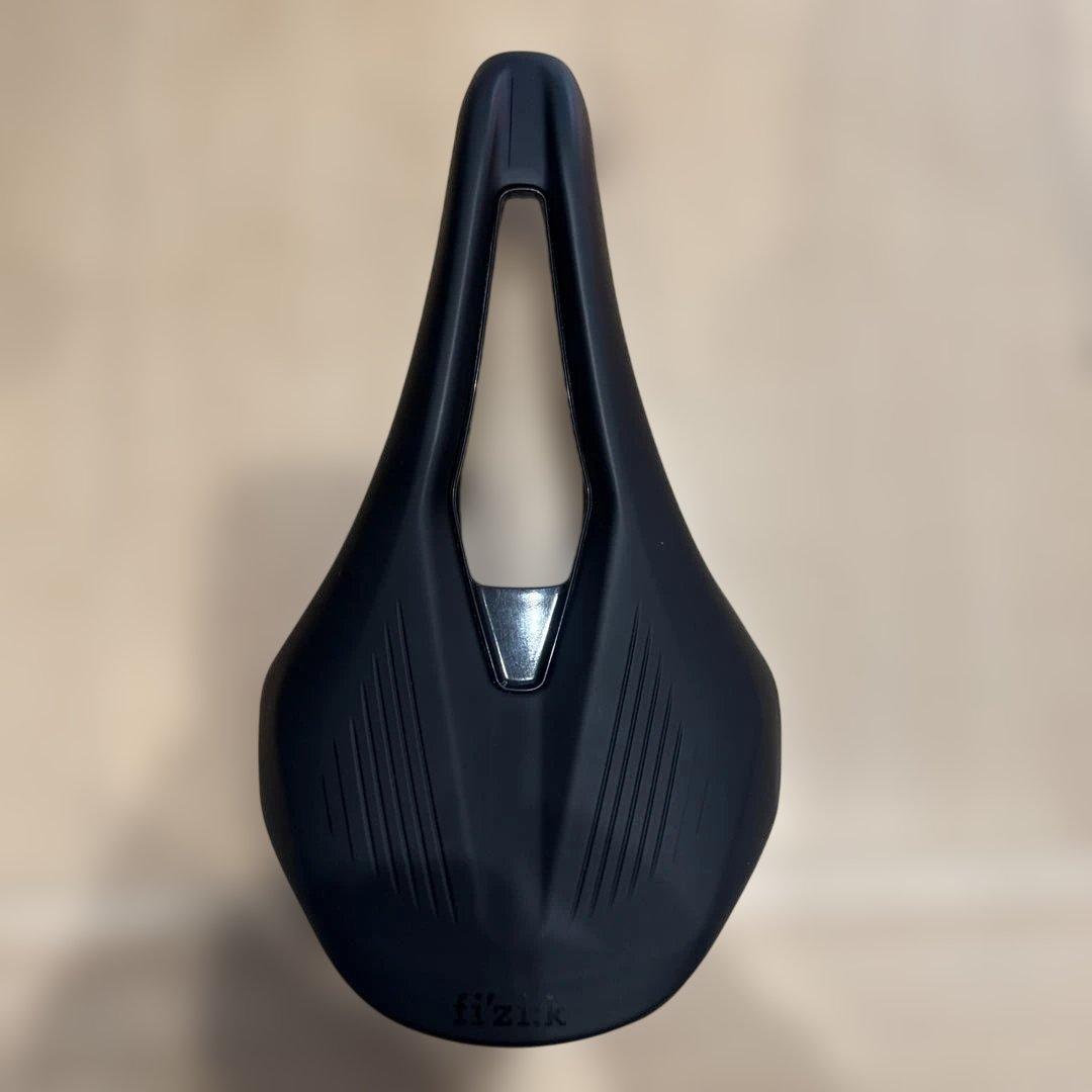 フィジーク　サドル　Argo Vento R3