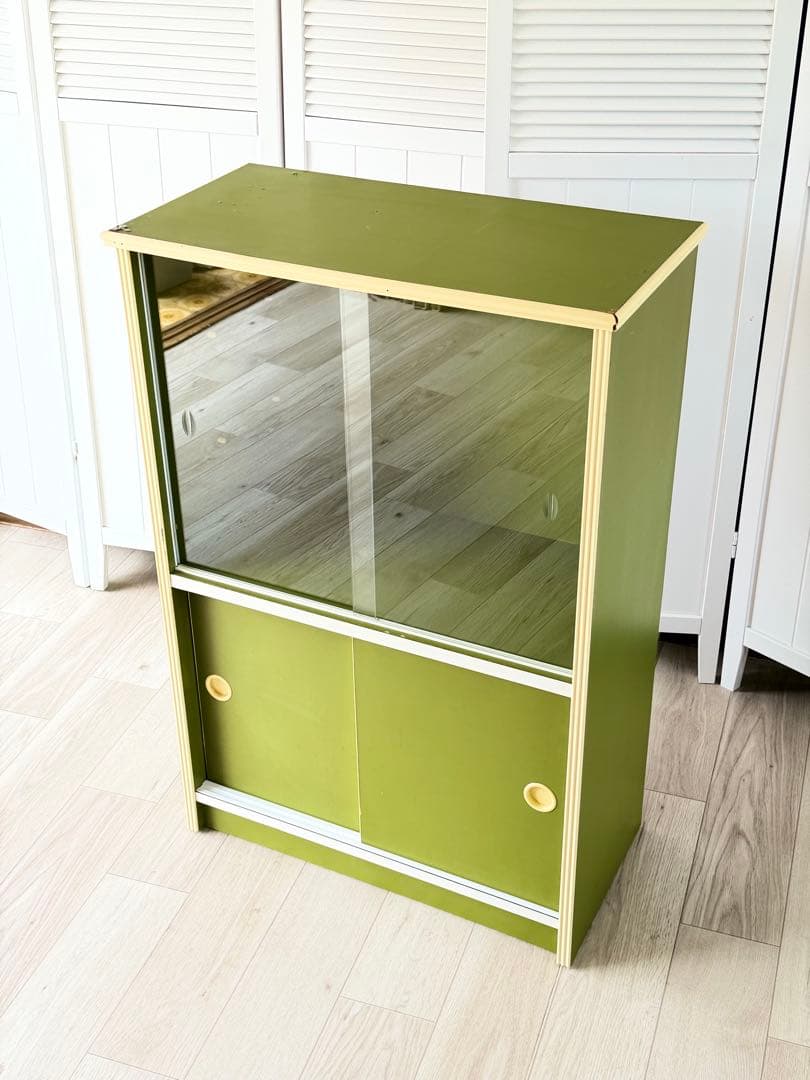 昭和レトロ 食器棚 ガラスキャビネット 小箪笥 ガラス棚 レトロポップ 抹茶色