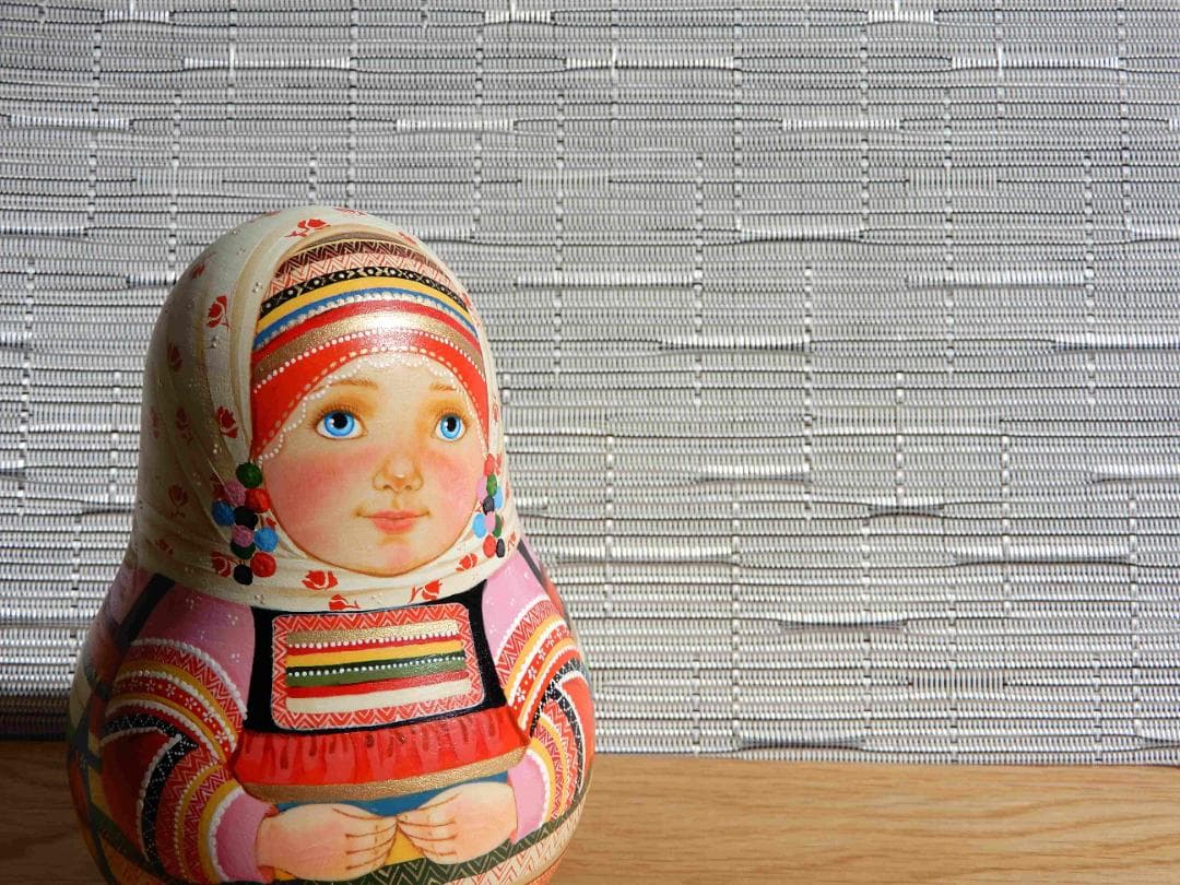 エレナ・シドロワ　カラフルな民族衣装のおきあがりこぼし　マトリョーシカ　作家もの