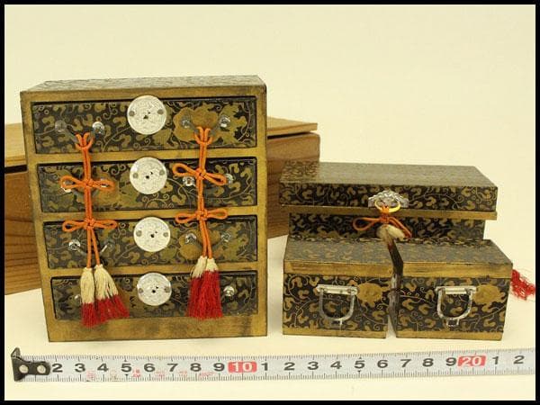 雛道具 ミニチュア 蒔絵 箪笥 長持 木製 時代物(A980)