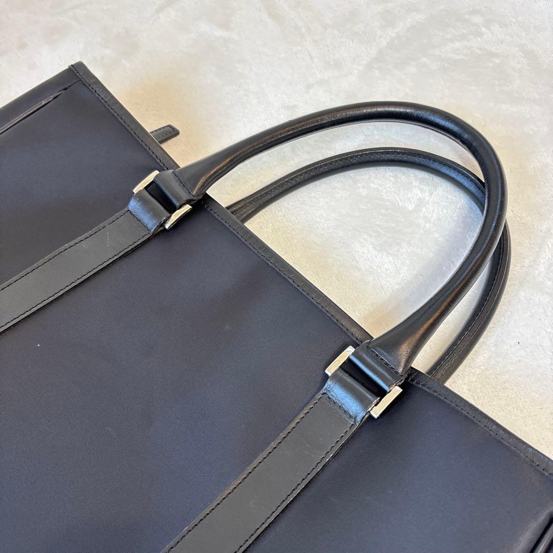 大容量 バーバリーブラックレーベル ロゴプレート トートバッグ レザー バケツ