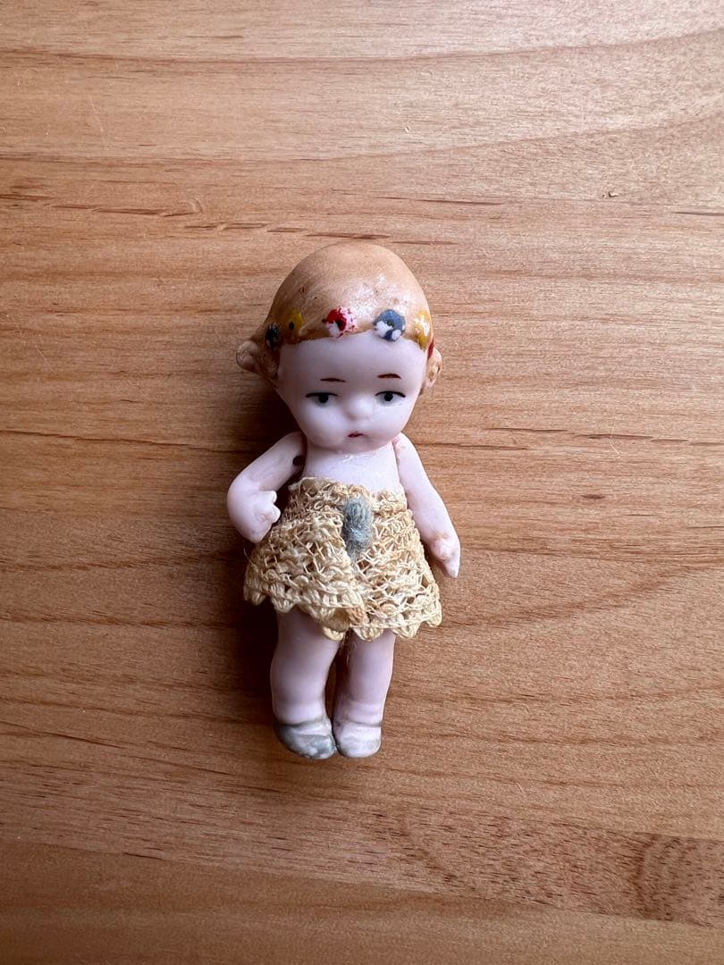 【アンティーク】ドイツ製 Hertwig ビスクドール 女の子 5.5cm