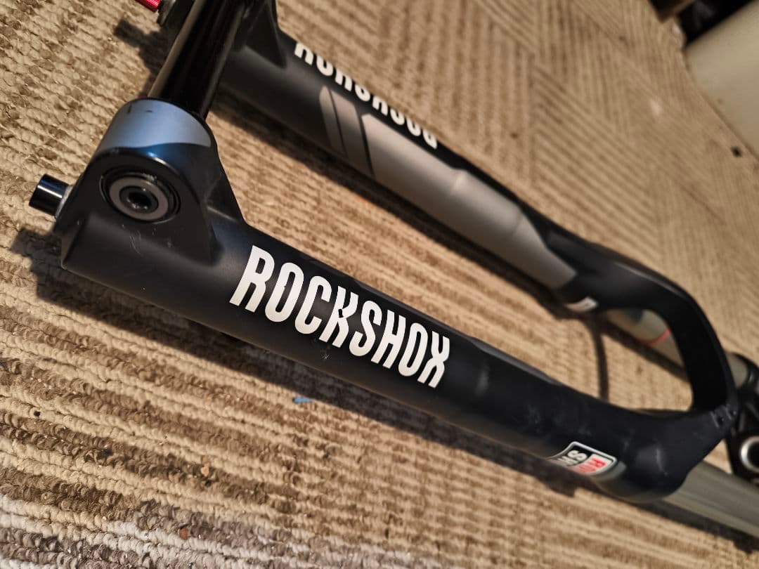 ROCKSHOX Boxxerサスペンションフォーク 26インチ